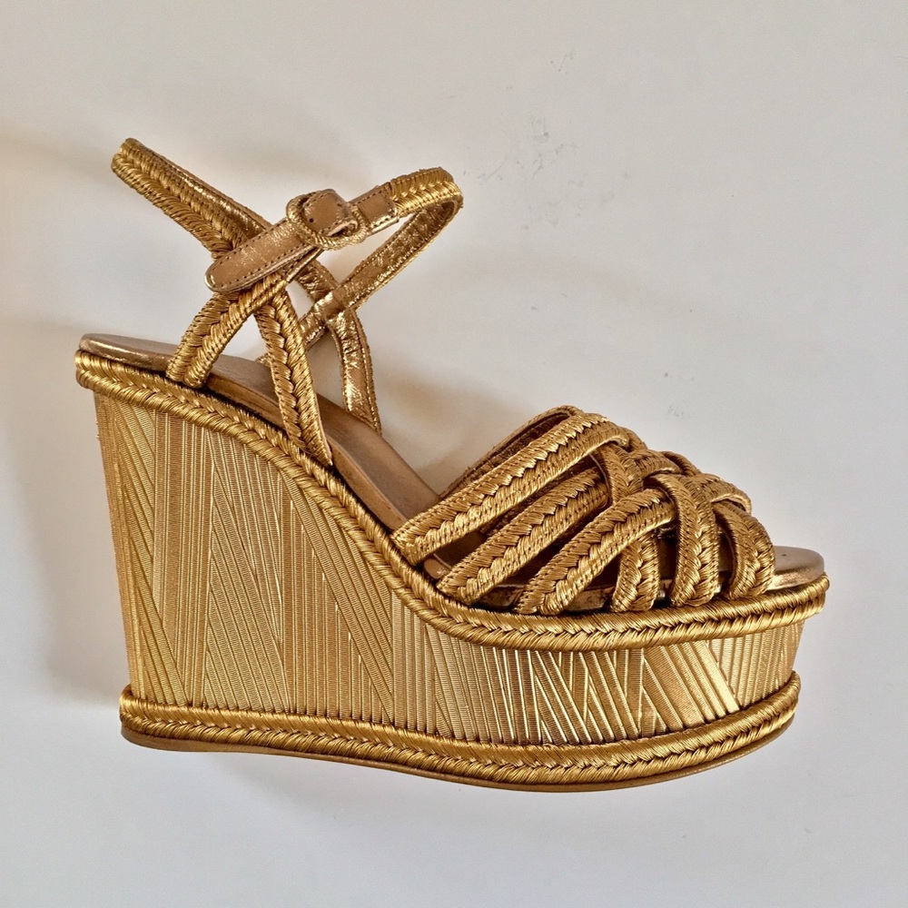 RARE EUC CHANEL RUNWAY “EGYPTIAN”COLLECTION, WOVEN GOLD PLATFORM SANDAL